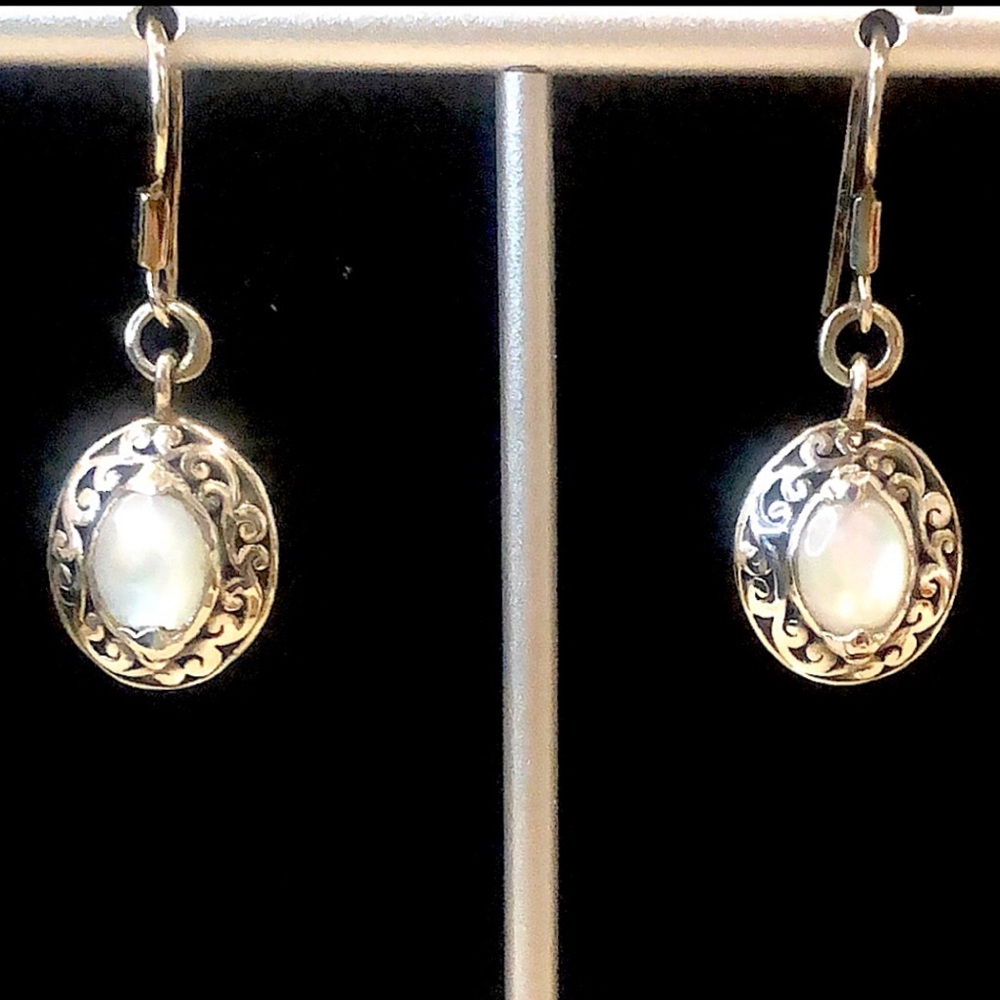 LOIS HILL Mother of Pearl Cabochon Silver Silver Drop Dangle Earrings NWT